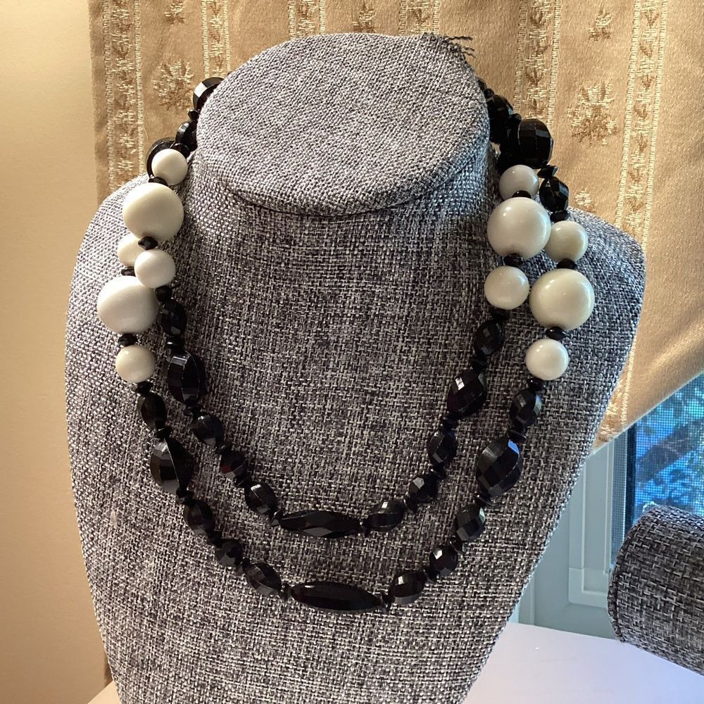 Black and White Acrylic Beaded Necklace